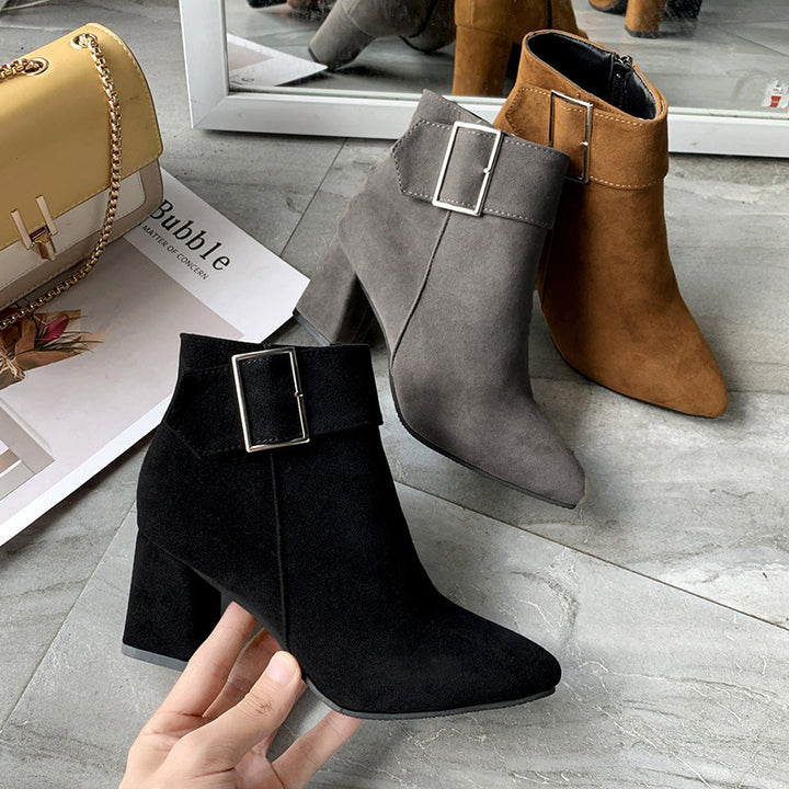 Damen nan elegante Wildlederoptik Stiefelette mit mittelhohem Blockabsatz und breitem Schnallenriemen Drune