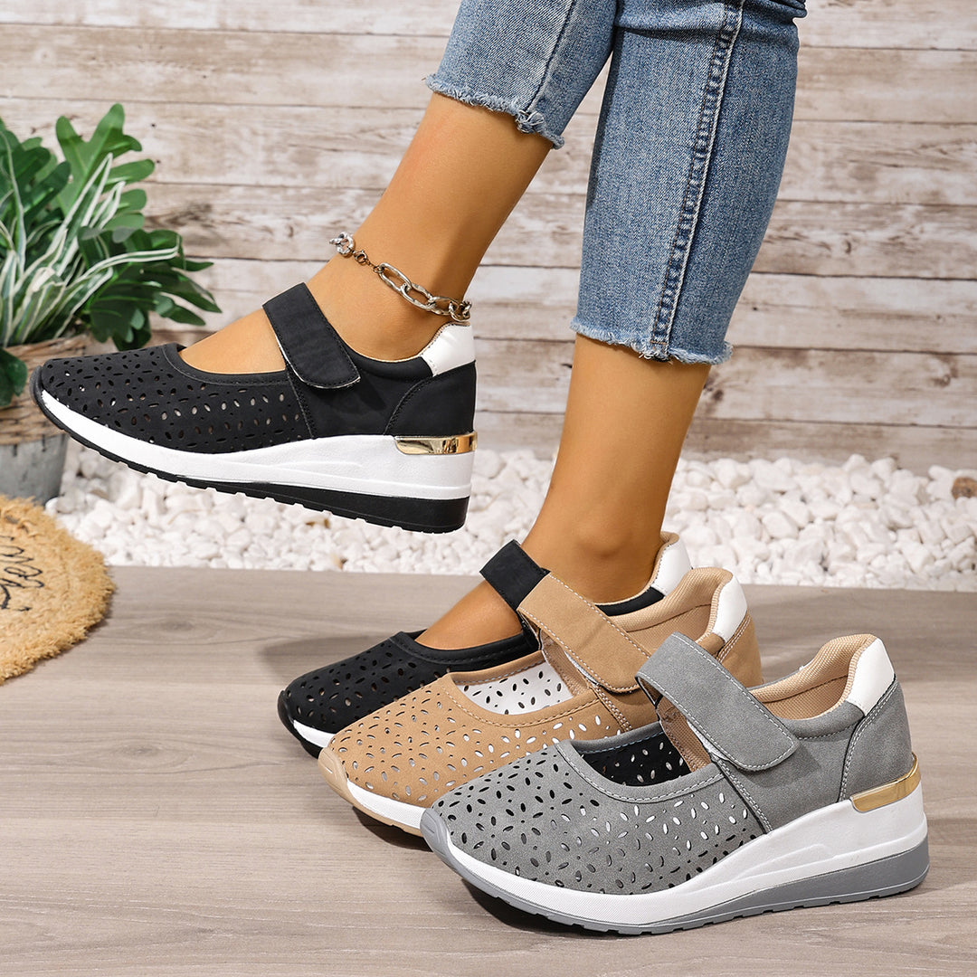 Damen  sportlich-elegante Mary-Jane Keilslipper mit Klettverschluss und perforiertem Obermaterial Drune