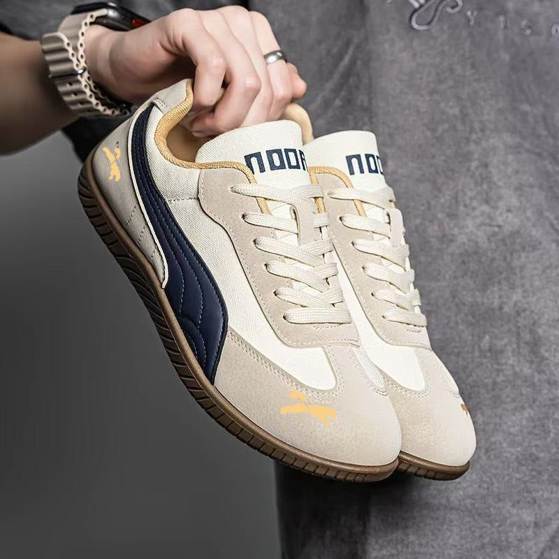Herren Retro-Lowtop-Sneaker aus Wildlederimitat mit kontrastierendem Seitenstreifen und profilierter Gummisohle Drune