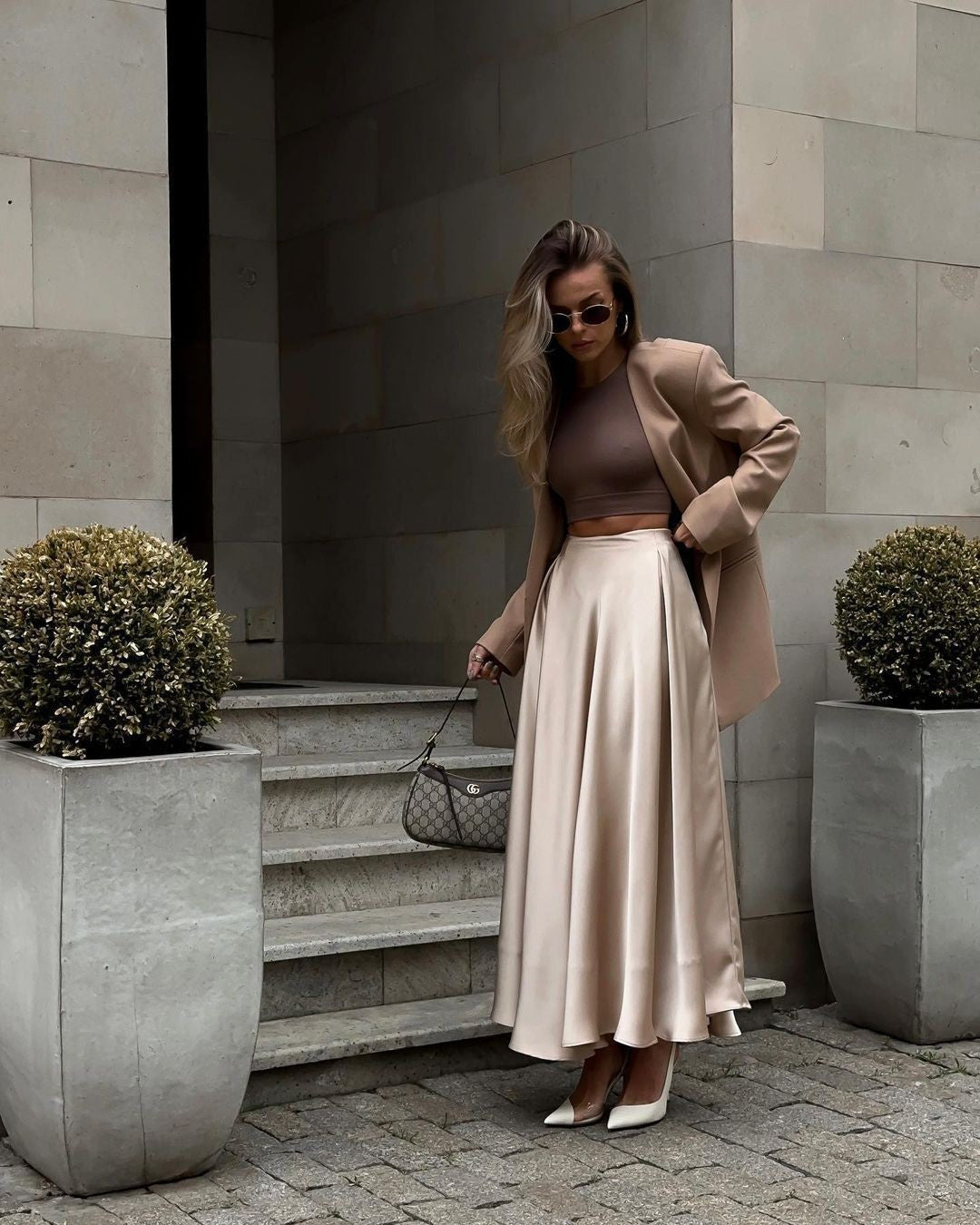 Damen Fließender Satin-Midirock mit hohem Bund und Tellerfalten Drune