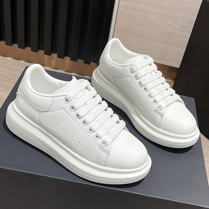 Unisex minimalistische Plateausneaker aus glattem Kunstleder mit gepolstertem Fersenkragen und dämpfender Leichtsohle Drune