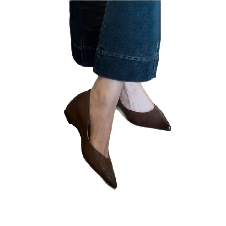 Damen Elegante spitz zulaufende flache Slipper aus softem Glattleder mit ergonomischem Komfortfußbett Drune