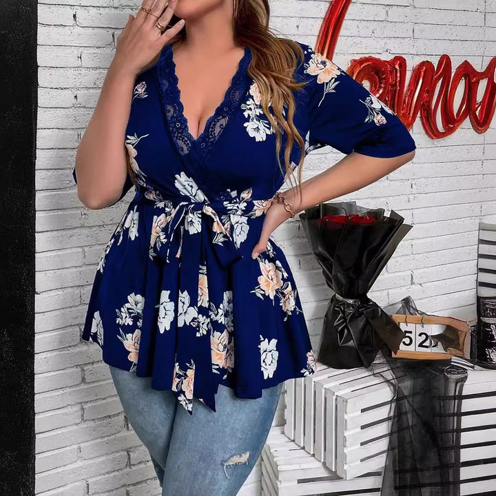 Damen Tailliertes Wickelshirt mit Spitzen‑V‑Ausschnitt und dreiviertel Ärmeln Drune
