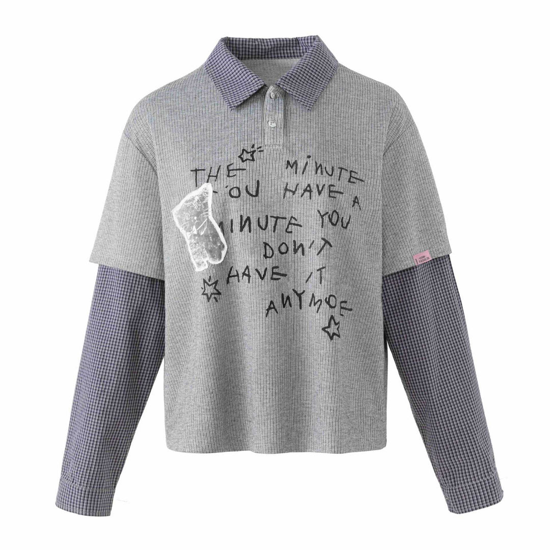Unisex Lagenlook Strick-Poloshirt mit karierter Einsatzärmeln und Statement-Print Drune