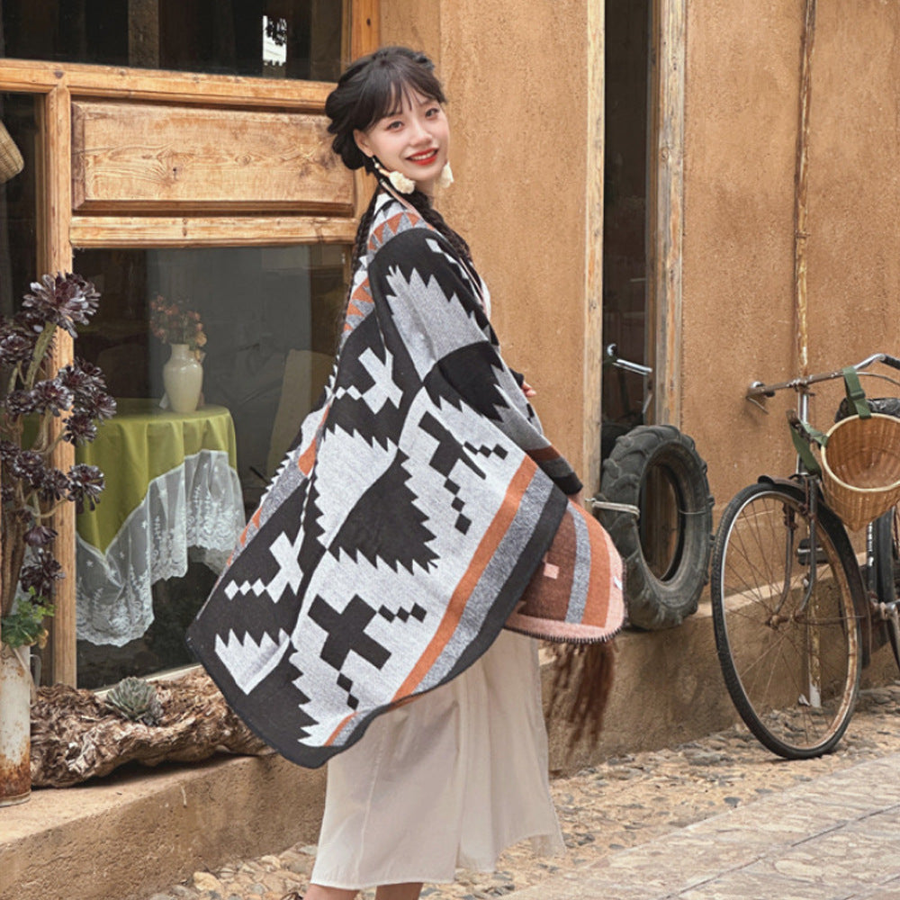 Damen Oversize-Strickcape mit Azteken‑Jacquard, V‑Ausschnitt und weichfallendem Saum Drune