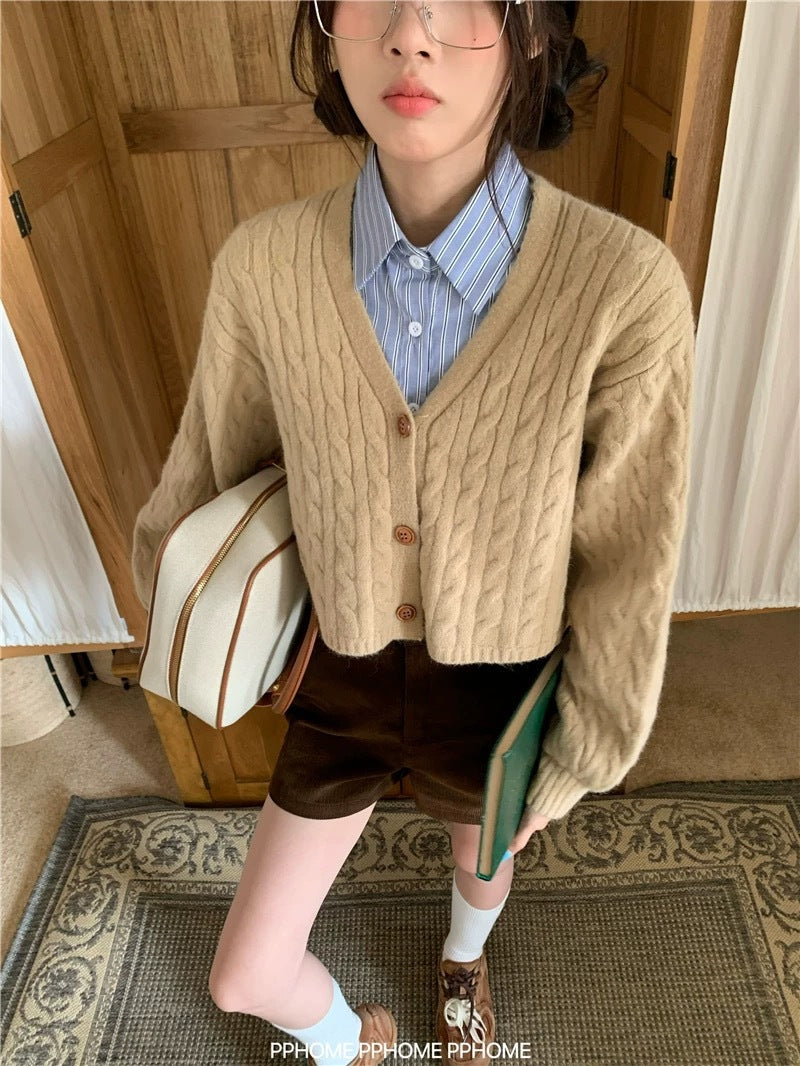 Damen Kurze Strickjacke mit breiten Ärmeln und Knopfdetail Drune