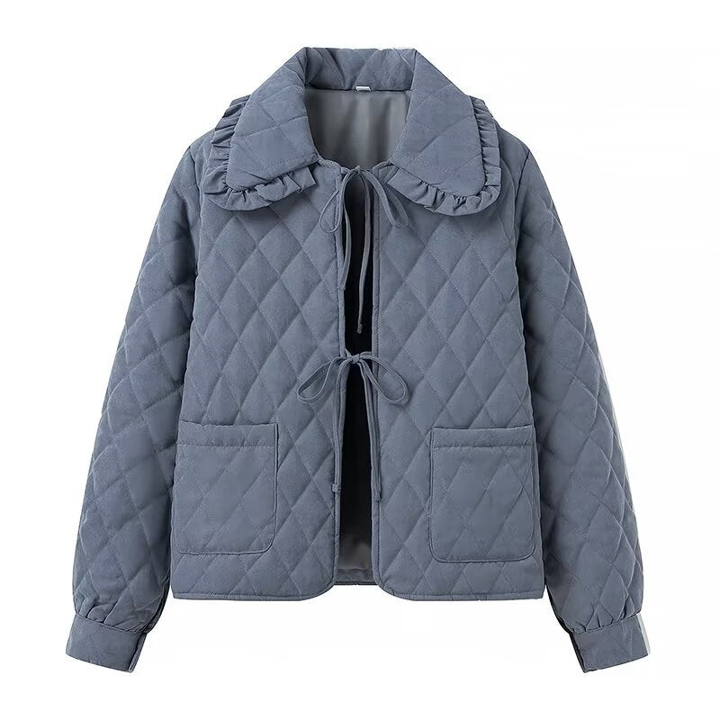 Damen nan gesteppte Kurzjacke mit Rüschkragen, Bindebändern und aufgesetzten Taschen Drune