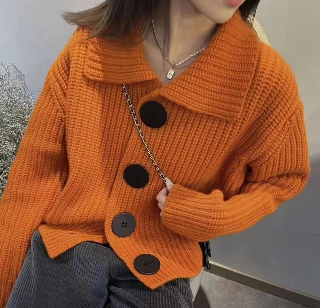 Damen Kuschelige Strickjacke mit breiten Knöpfen und klassischem Kragen Drune