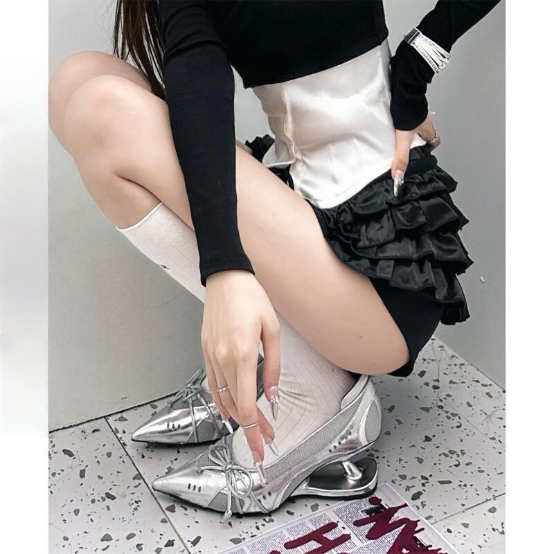 Damen Spitz zulaufende Mesh-Metallic-Pumps mit sculpted Kitten-Absatz und Schleifenriemen Drune