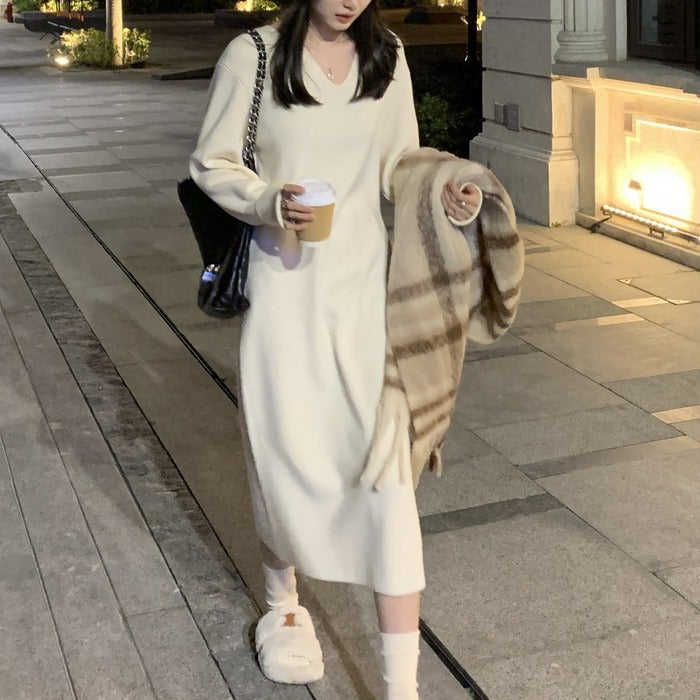 Damen Strickkleid mit tiefem V-Ausschnitt und komfortablem Schnitt Drune