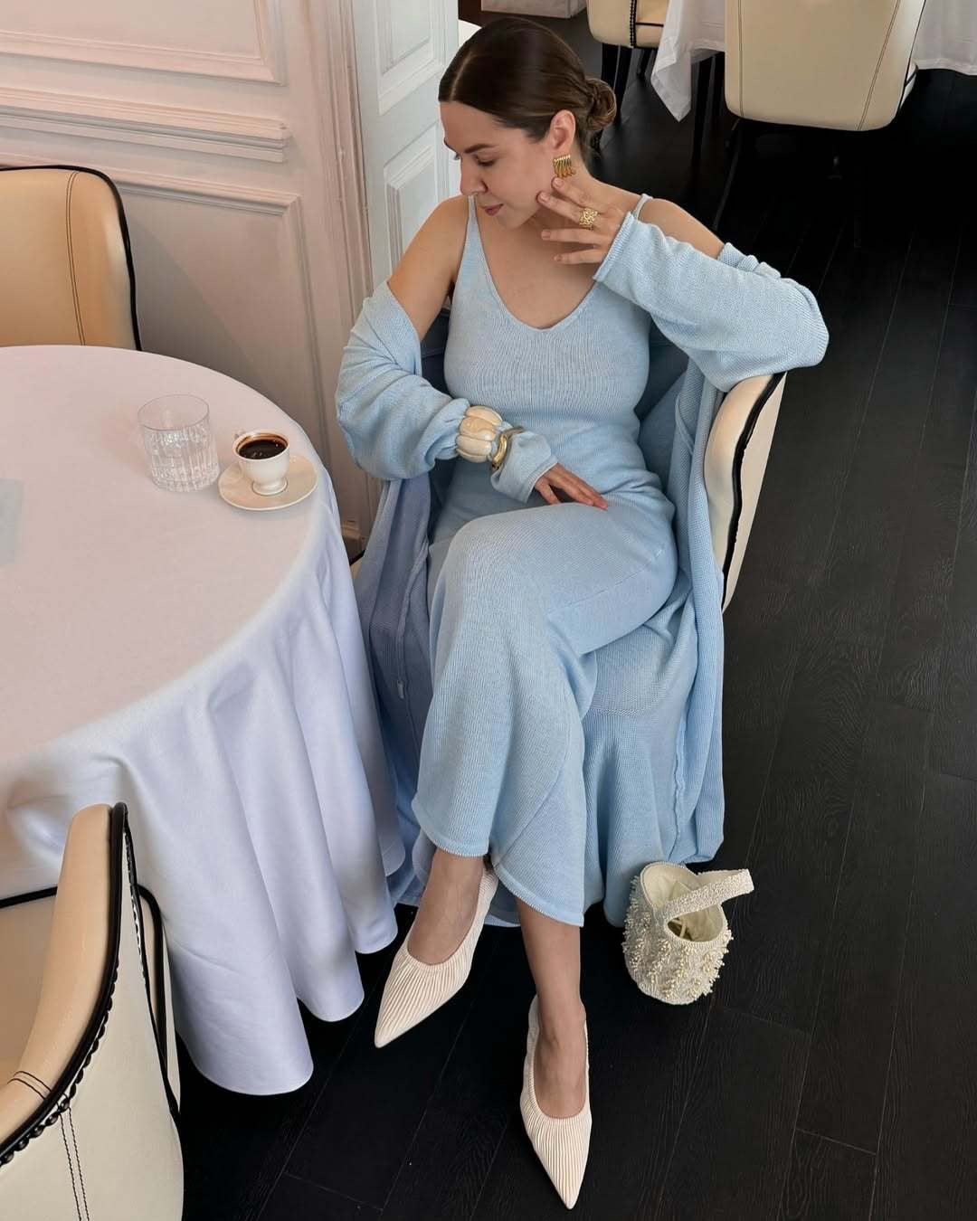 Damen Strickkleid mit spaghetti-Trägern und V-Ausschnitt Drune