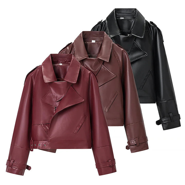 Damen nan kurzer taillierter Bikerblouson aus veganem Lederimitat mit Schalkragen, Taillengürtel und verstellbaren Manschetten Drune