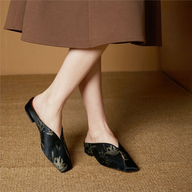 Damen fersenfreie spitz zulaufende Jacquard-Mules mit floralem Metallic‑Muster und flachem Absatz Drune