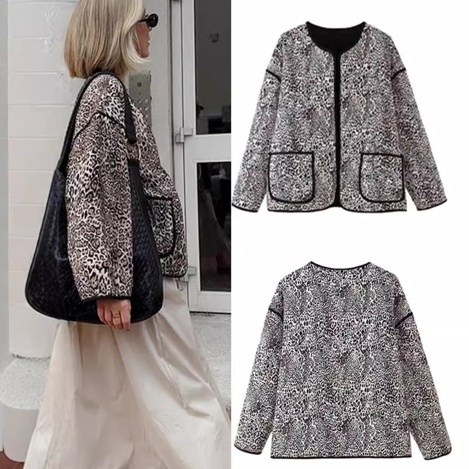 Damen nan gesteppte Kurzjacke mit Leoprint, offenem Rundhalsausschnitt, kontrastpaspel und aufgesetzten Taschen Drune