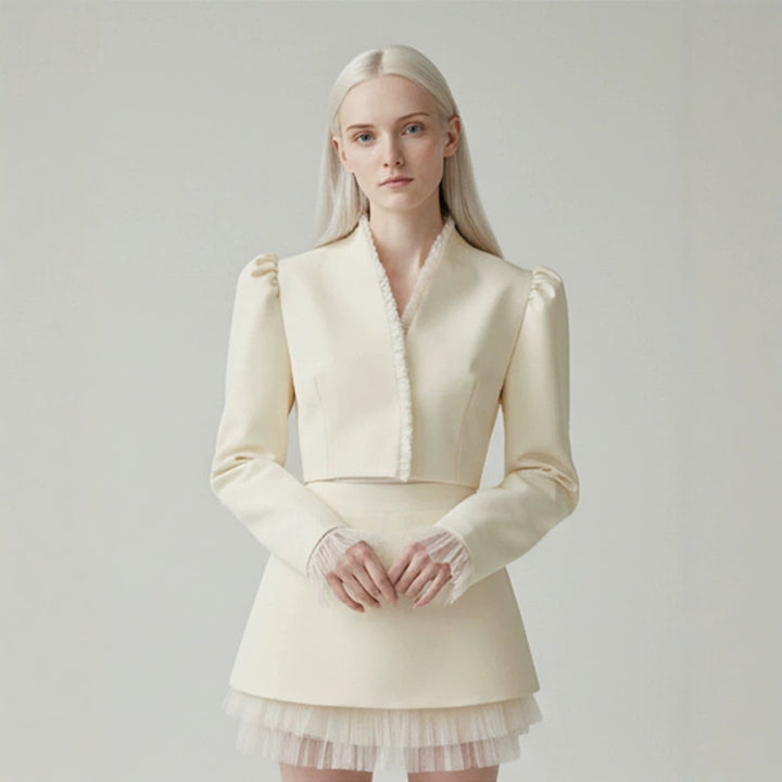Damen Kurzblazer mit taillierter Cropped-Silhouette, gerafften Schultern und zarten Tüllmanschetten Drune