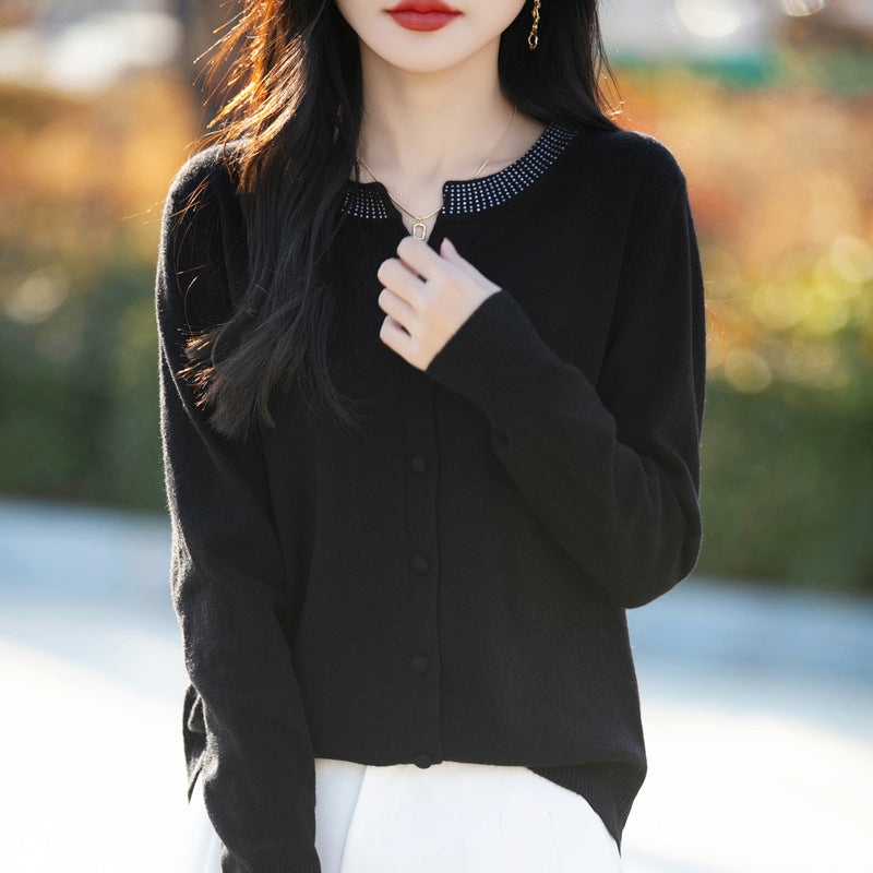 Damen Kurzcardigan aus ultrafeinem Baumwollmix mit funkelnder Kristallkante und Ton-in-Ton-Knopfleiste Drune