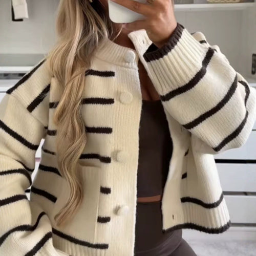Damen Oversize Cropped‑Strickjacke im Blousonstil mit Kontraststreifen und großen Knöpfen Drune