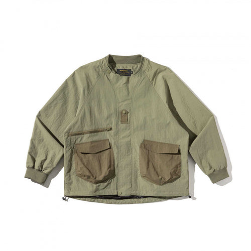 Unisex Kurz geschnittene kastige Overlayer‑Jacke im Utility‑Stil mit aufgesetzten Pattentaschen und Kordelzug Drune