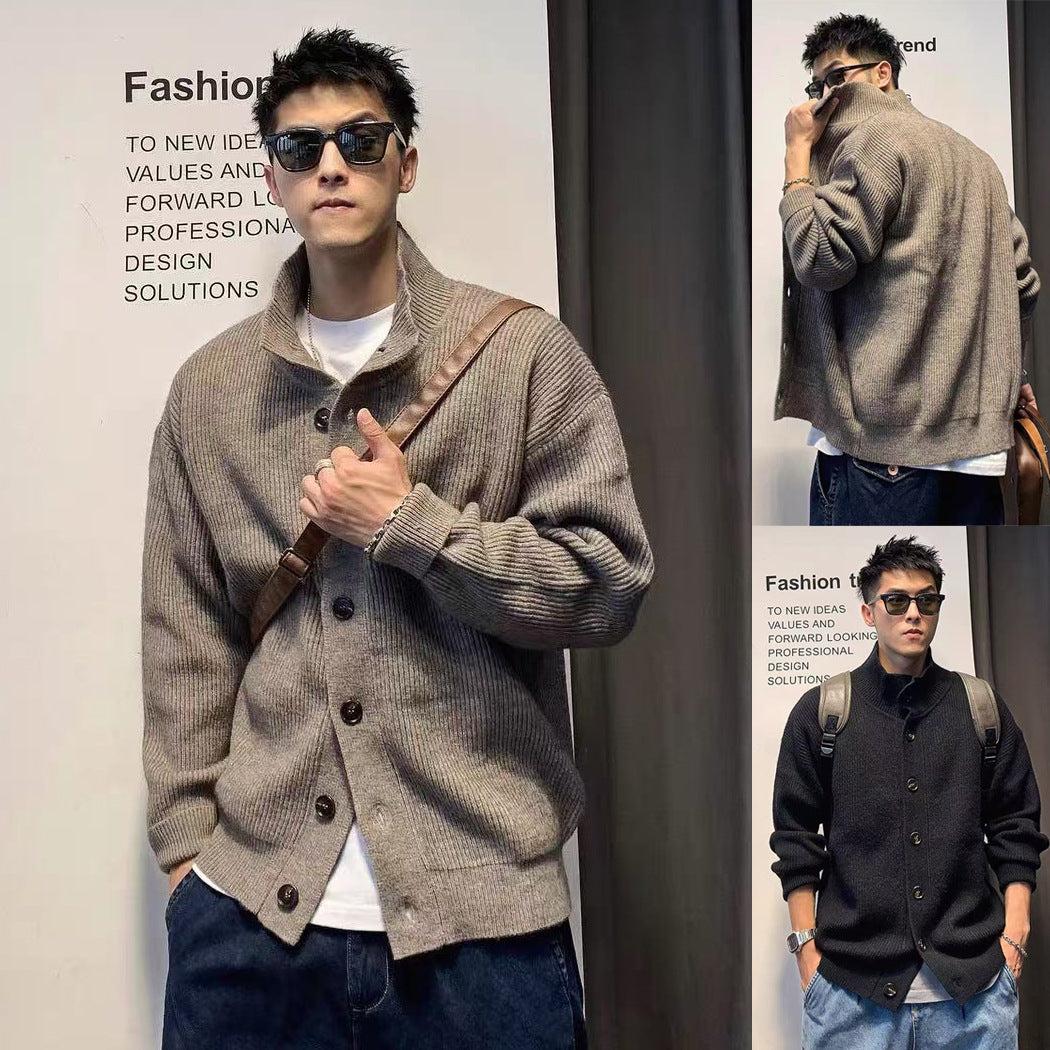 Herren Grobstrickjacke mit Stehkragen und Knopfleiste Drune