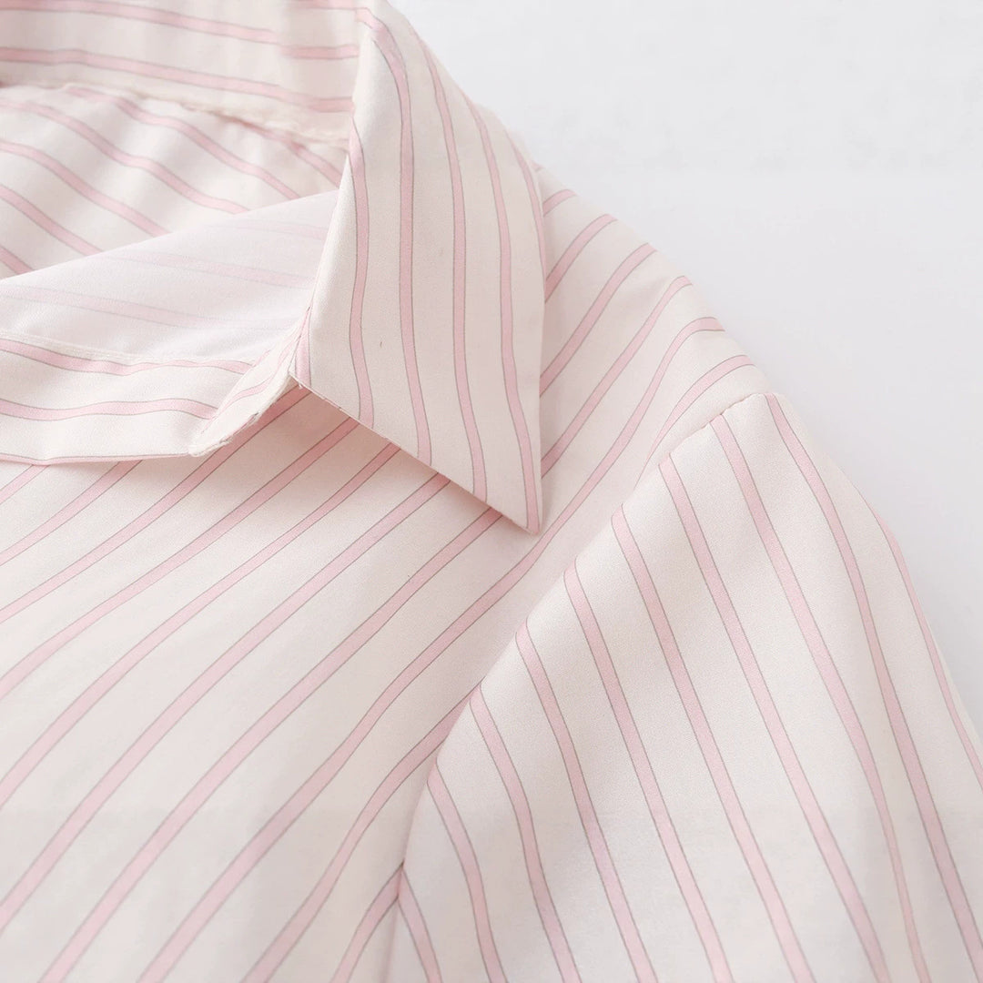 Damen Locker sitzende Hemdbluse mit tiefem V-Ausschnitt und verlängertem Rückensaum Drune