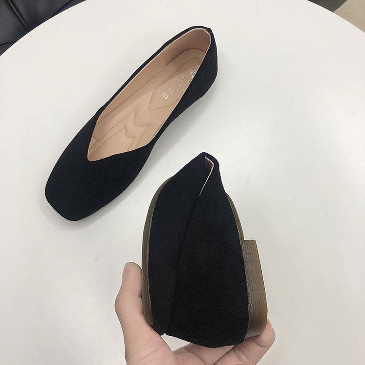 Damen Ballerinas aus Veloursleder mit elegantem V-Ausschnitt Drune