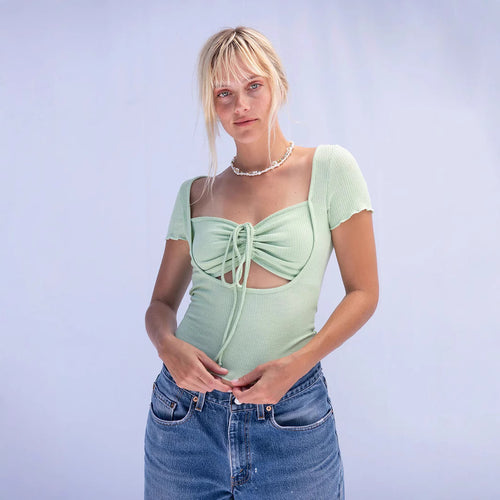 Damen figurbetonter Body mit kreativem Cut-Out und Wickeldetail Drune