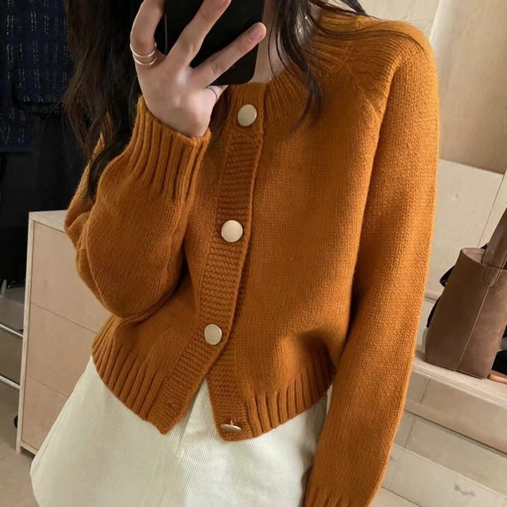 Damen Strickjacke mit Rundhalsausschnitt und dekorativen Knöpfen Drune