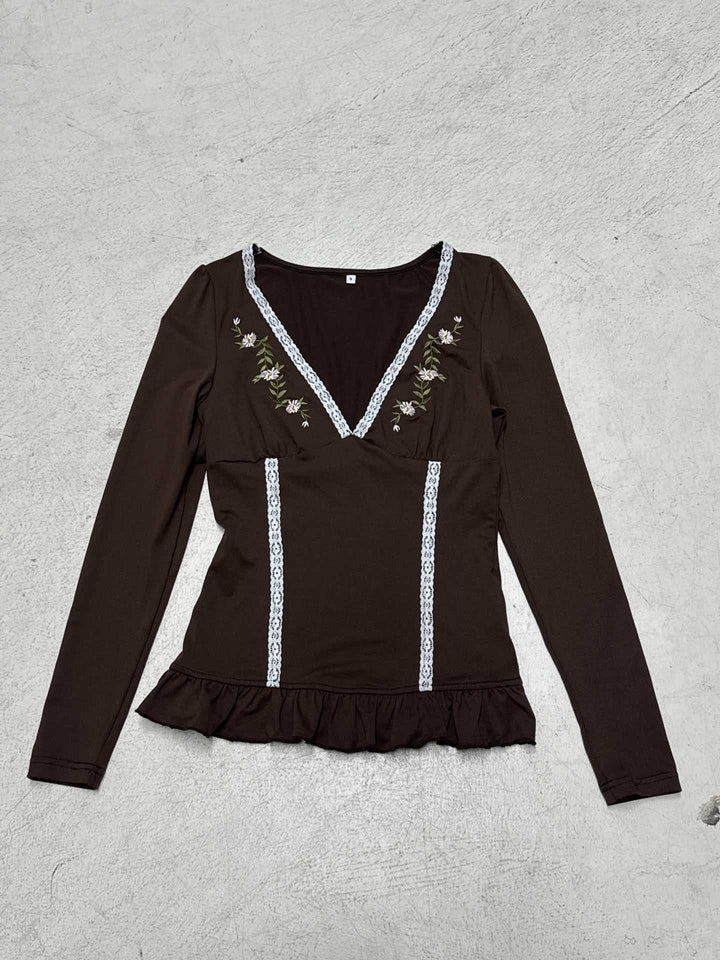 Damen Langärmeliges V‑Ausschnitt Shirt mit Spitzenbesatz, bestickter Brustpasse und Volantsaum Drune