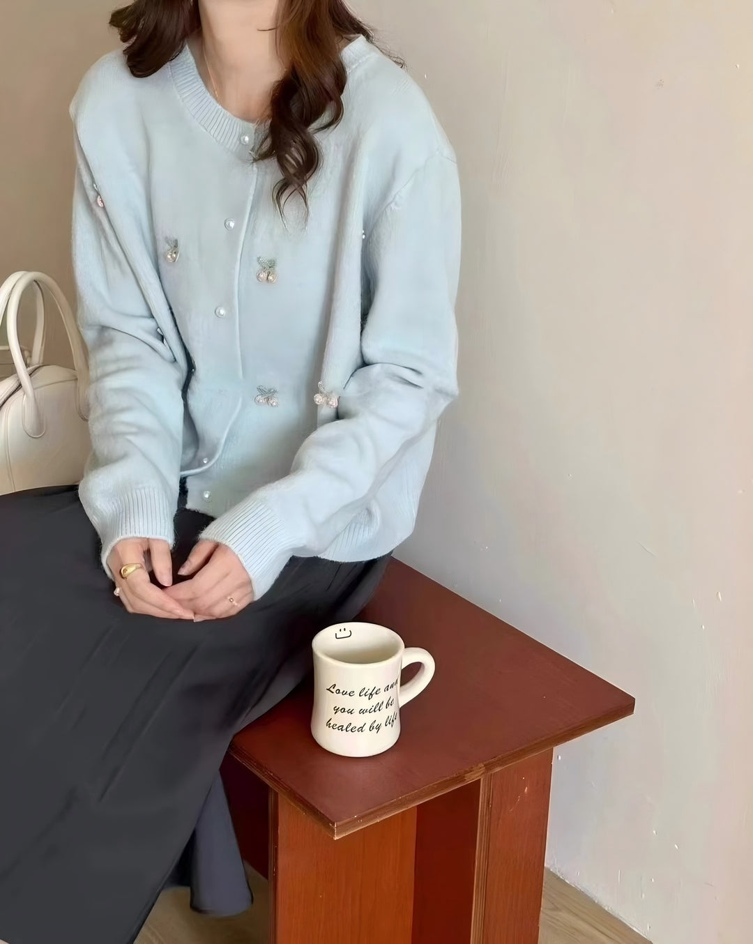 Damen Strickjacke mit verspieltem Design und Perlenknöpfen Drune