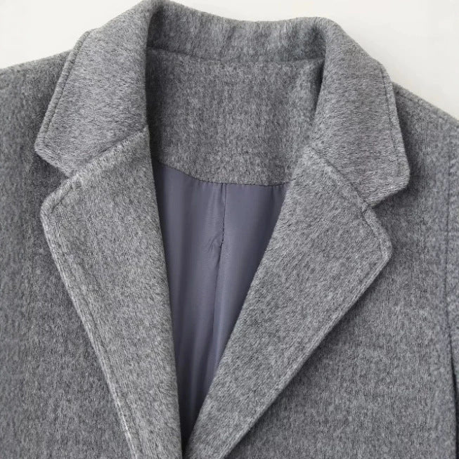 Damen Taillierte Blazerjacke mit asymmetrischer Knopfleiste und Rundhalsausschnitt Drune