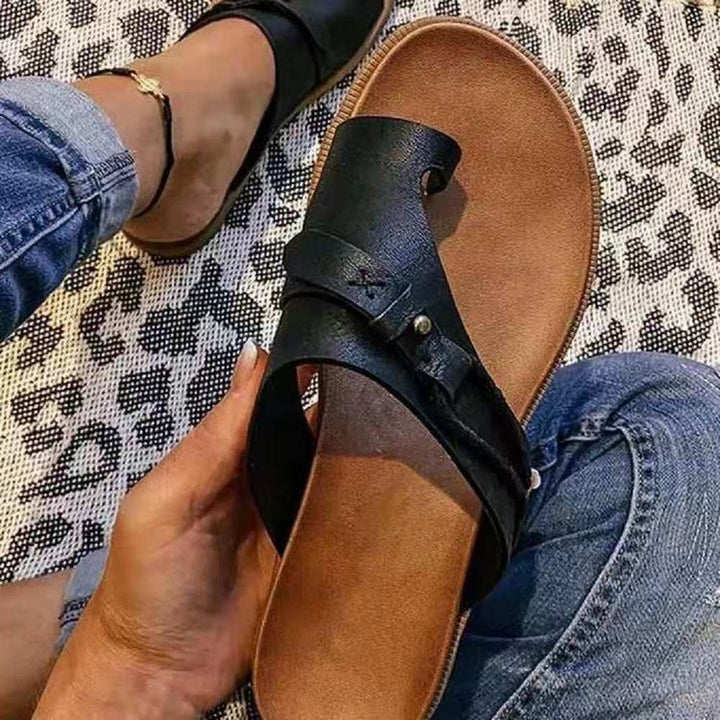 Damen Zehensteg-Sandale mit verstellbarem Riemen und ergonomischem Fußbett Drune