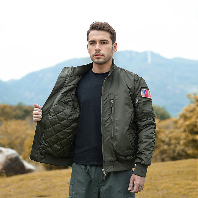 Herren modische Bomberjacke mit isolierendem Innenfutter und praktischen Taschen Drune