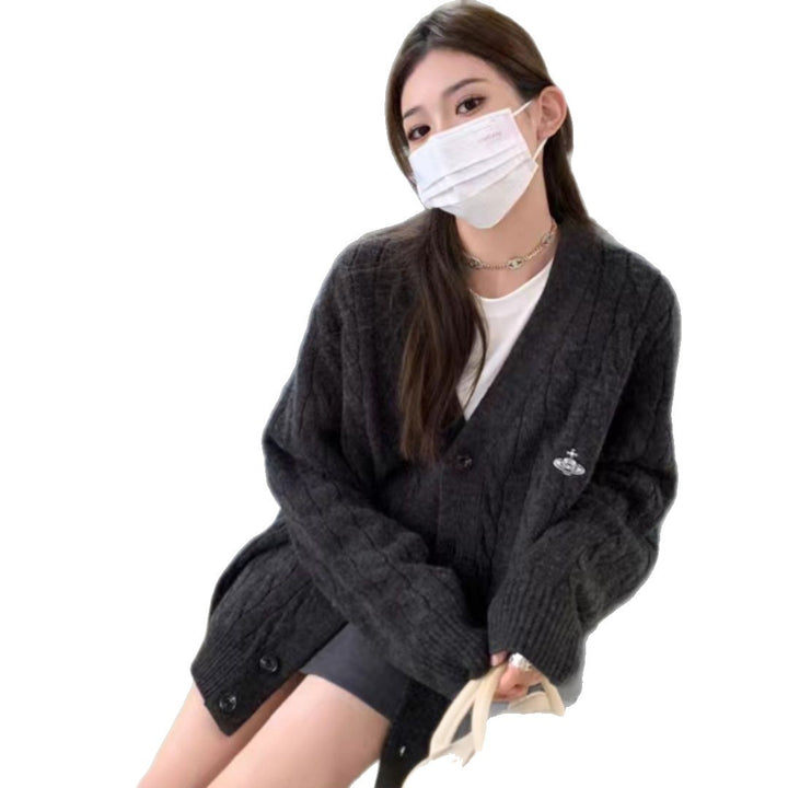 Damen Strickjacke mit Zopfmuster und großen Knöpfen Drune