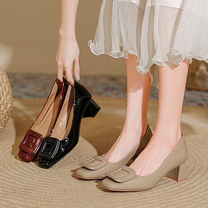 Damen elegante Lackleder-Pumps mit komfortablem Blockabsatz und dekorativer Schnalle Drune