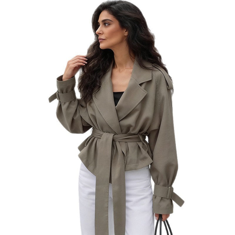 Damen Leichte Kurztrenchjacke mit weiten Revers, langen Bindegürtel und verstellbaren Manschetten Drune