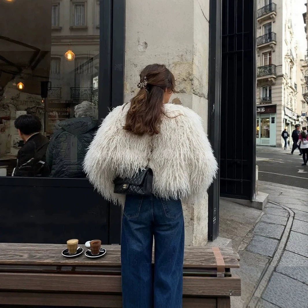 Damen kurze Bouclé‑Faux‑Fur‑Jacke mit voluminösem Langflor und kastiger Silhouette Drune