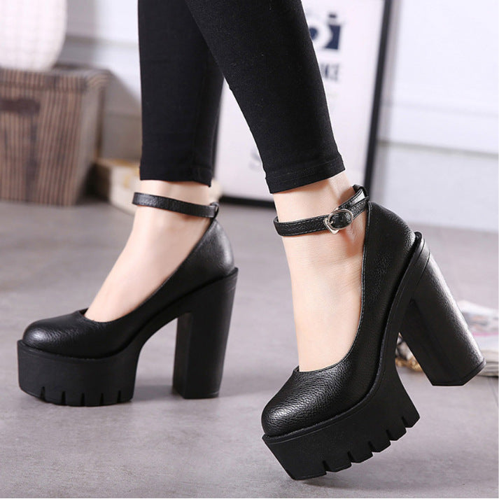 Damen Plateau-Pumps mit eleganter Doppelriemenführung und rutschfester Sohle Drune