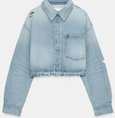 Damen Cropped Jeansjacke im Boxy‑Cut mit fransigem Saum und aufgesetzter Brusttasche Drune
