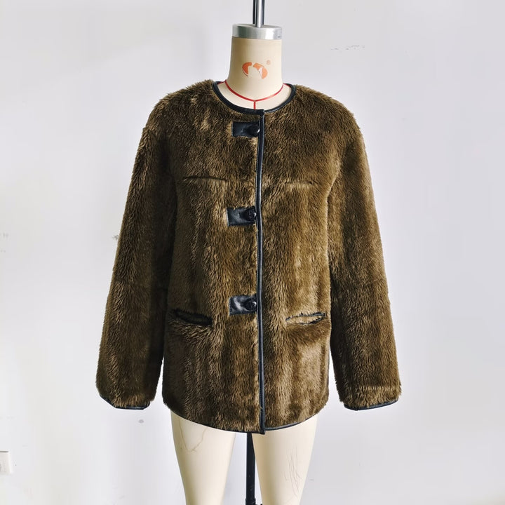 Damen nan kurzer kastiger Teddy-Mantel mit Rundhalsausschnitt, kontrastierenden Paspeln und aufgesetzten Pattentaschen Drune