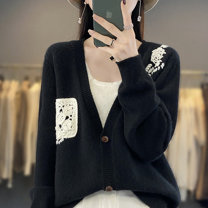 Damen Zweiteiliges Feinstrick‑Set mit Strickcardigan und Top sowie gehäkelten Blumenapplikationen Drune