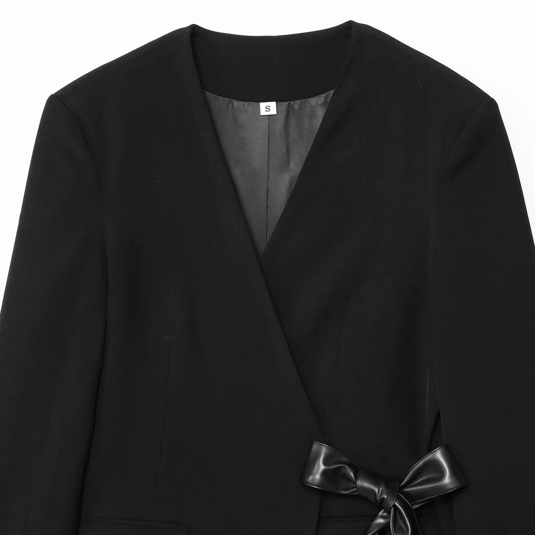 Damen nan taillierter Blazer mit V-Ausschnitt, Pattentaschen und Satinbindegürtel Drune