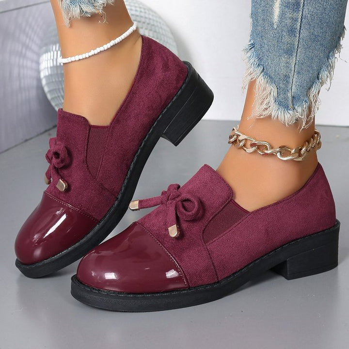 Damen  elegante Slipper-Loafer mit Lackkappe, Veloursimitat-Obermaterial, elastischem Einstieg und dekorativer Schleifenapplikation Drune