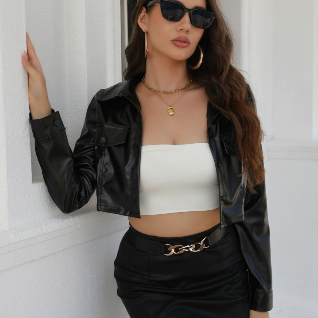 Damen Kurze Kunstlederjacke mit Hemdkragen und Druckknopfleiste Drune