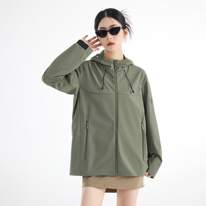Damen Atmungsaktive Softshell-Regenjacke mit Kapuze, winddicht und minimalistischer Tech-Optik Drune
