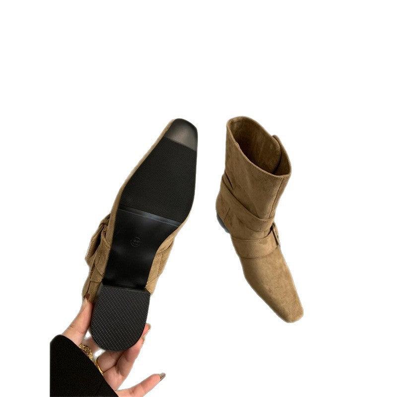 Damen Biker-inspirierte Mid-Boots aus Velourslederoptik mit spitzer Kappe und verstellbaren Gürtelschnallen Drune
