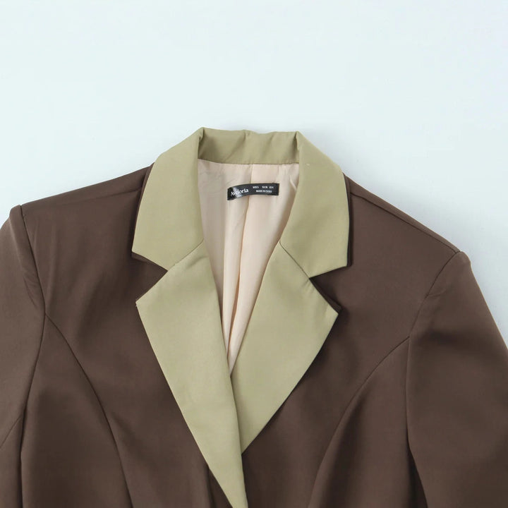 Damen nan taillierter Blazer mit Reverskragen, kontrastbesetztem Saum und Pattentaschen Drune