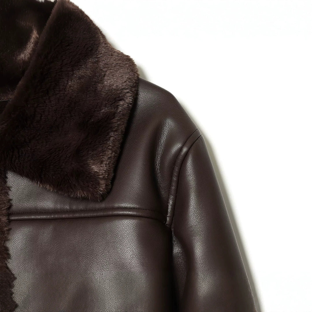 Damen Kurzjacke in Lammfell‑Optik mit Pelzkragen, aufgesetzten Taschen und Knopfleiste Drune