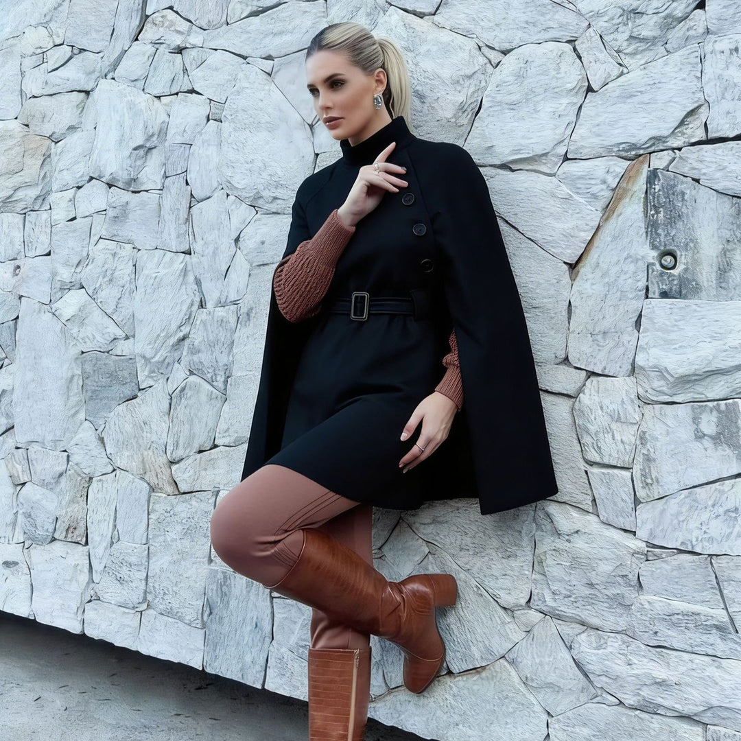 Damen Cape-Mantel mit Taillengürtel, asymmetrischer Knopfleiste und Stehkragen Drune