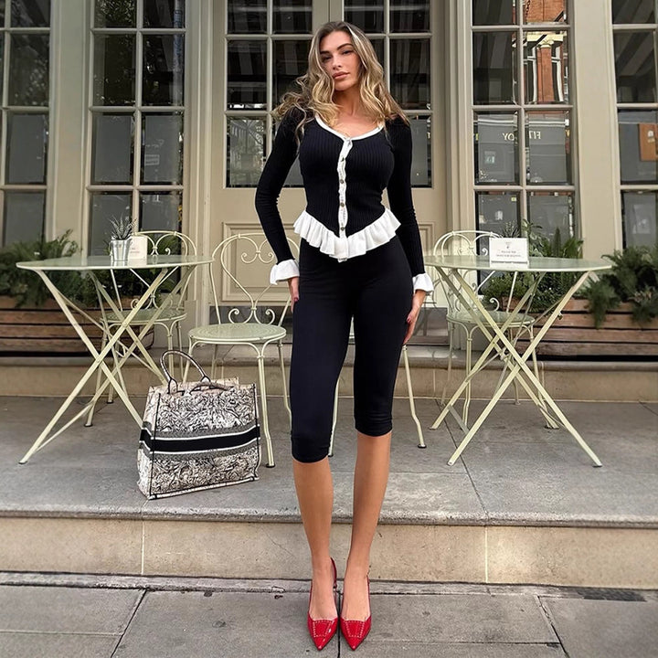 Damen Gerippte Strickjacke mit Volant-Saum, Zierknöpfen und Rüschenmanschetten Drune