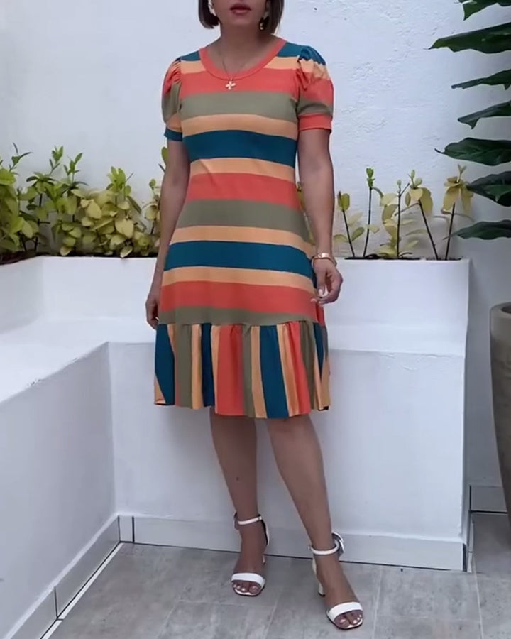 Damen nan gestreiftes Jerseykleid A-Linienschnitt mit kurzem Puffärmel und Volantstufe Drune